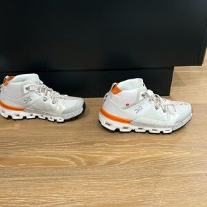 On Cloudtrax women’s size 8